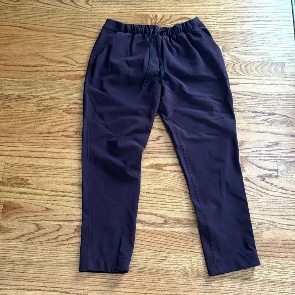 Lululemon purple on the go crop size 6